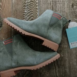 Suede, water-proof boot